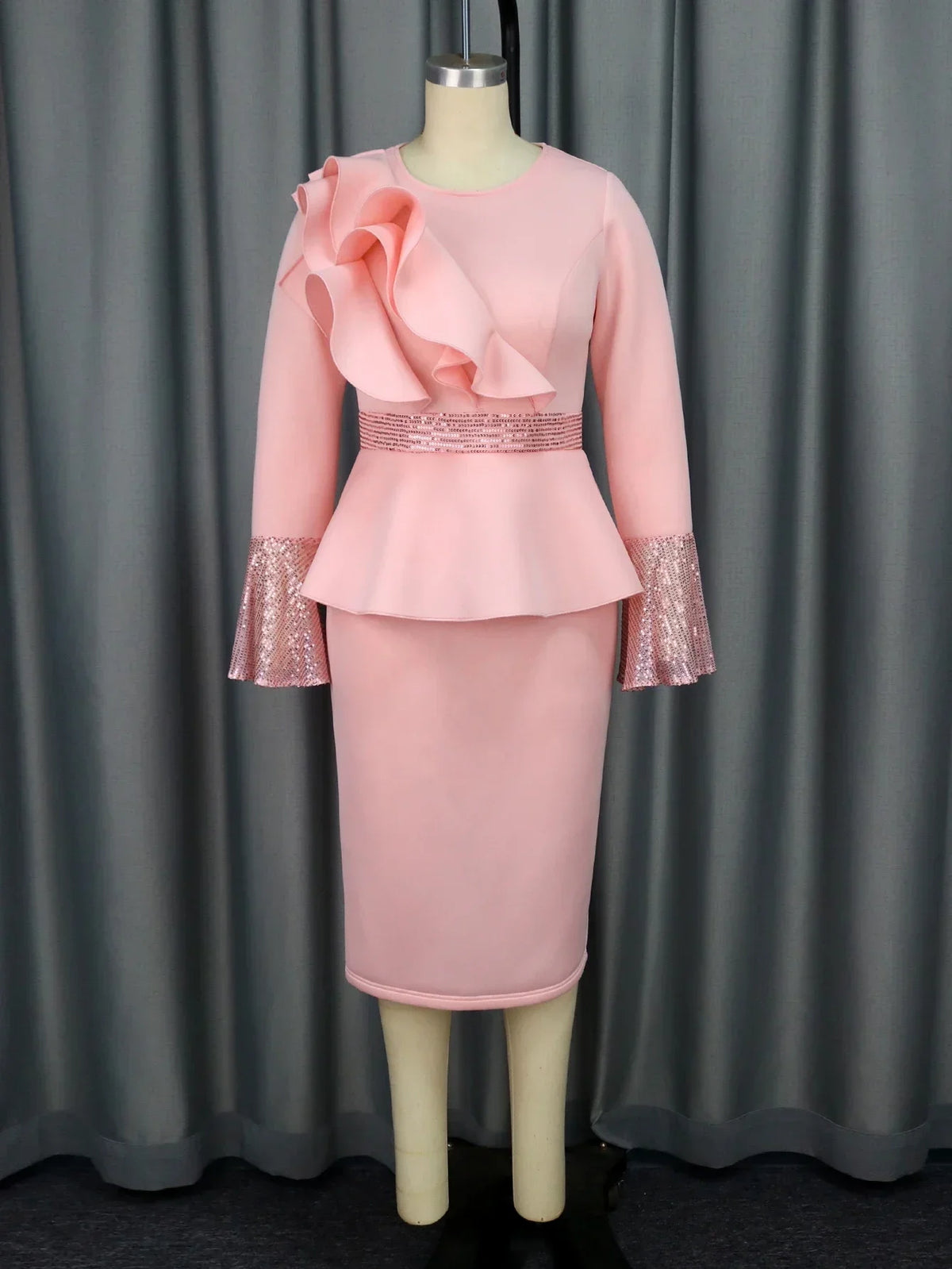 Robe femme à volants – Coupe fourreau et manches longues