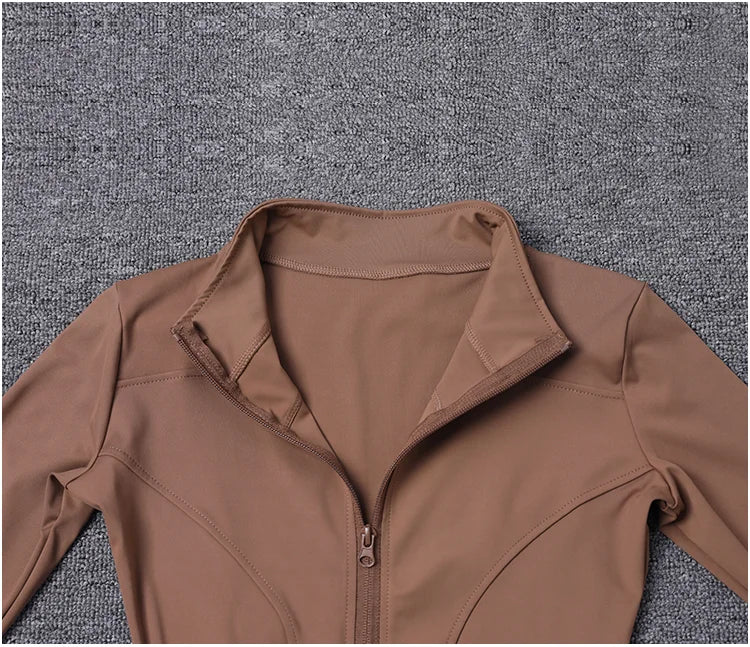 Veste zippée femme – Col montant et coupe ajustée