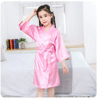 Peignoir fille uni effet satiné – Blanc et nuances de rose