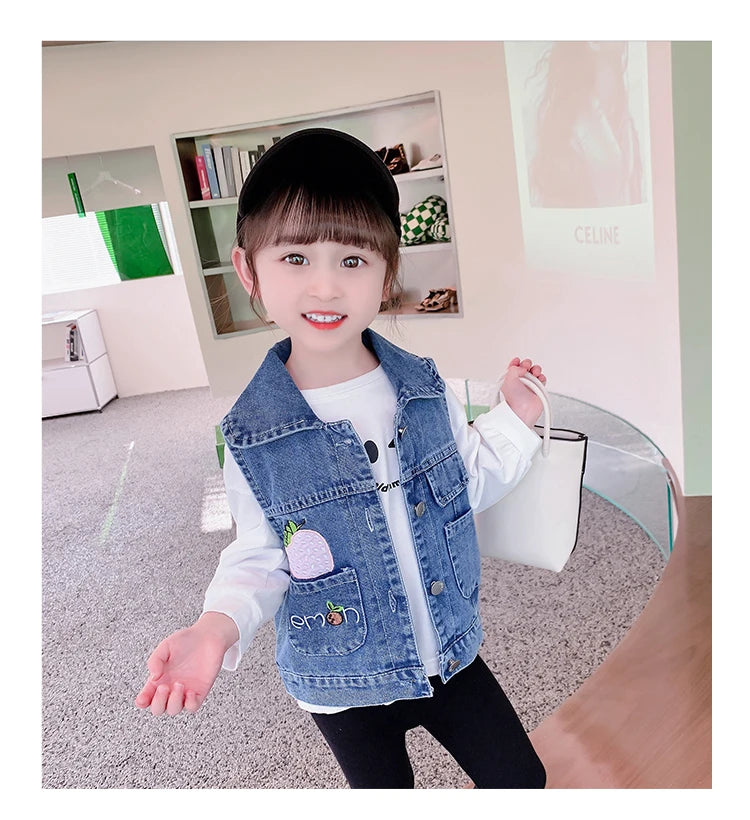Lovely Baby Girls Denim Vest 2025 New Child Strawberry Clothes Korean Kids Design Sleeveless Jacket Toddler Cute Denim Waistcoat