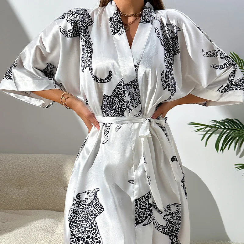 Robe kimono femme satinée – Col V et ceinture