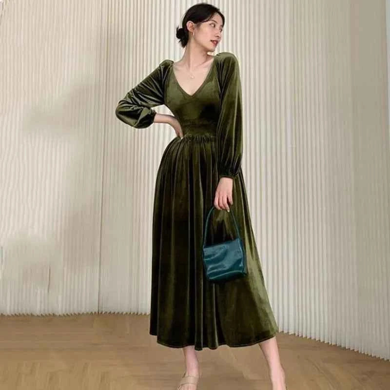 2026 Winter women Elegant luxury gold velvet dress sexy V-neck palace vintage Velour party dress vestidos elegantes para mujer