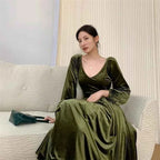 2026 Winter women Elegant luxury gold velvet dress sexy V-neck palace vintage Velour party dress vestidos elegantes para mujer