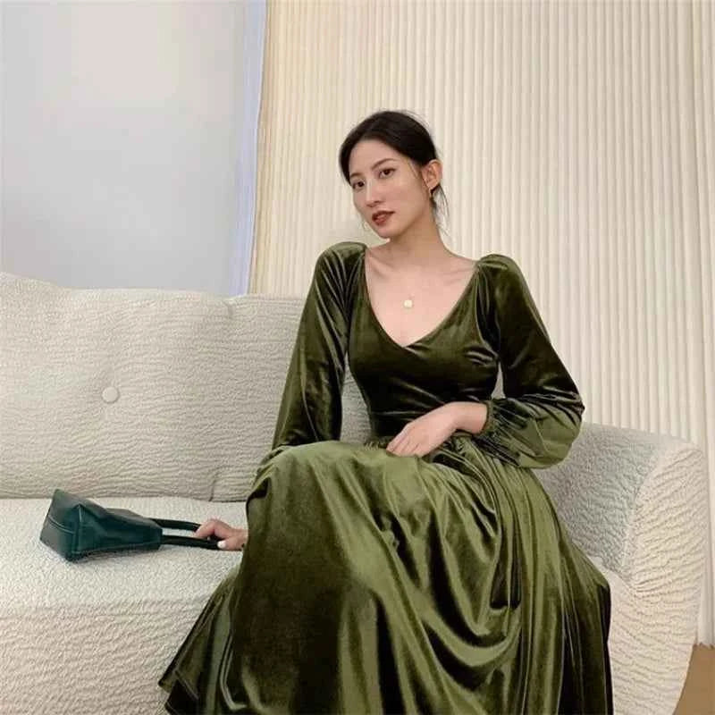 2026 Winter women Elegant luxury gold velvet dress sexy V-neck palace vintage Velour party dress vestidos elegantes para mujer