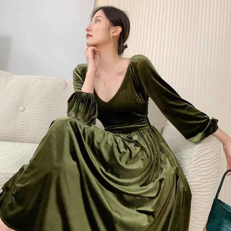 2026 Winter women Elegant luxury gold velvet dress sexy V-neck palace vintage Velour party dress vestidos elegantes para mujer
