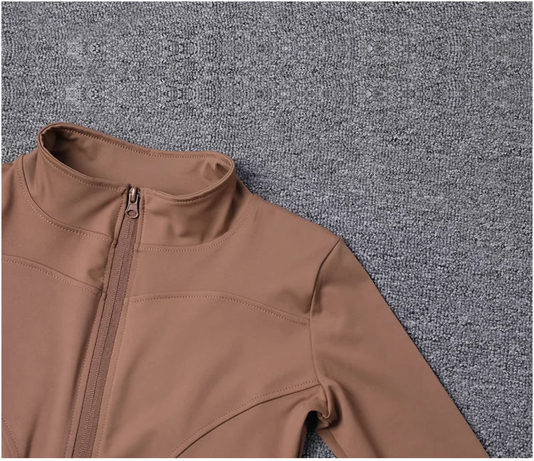 Veste zippée femme – Col montant et coupe ajustée