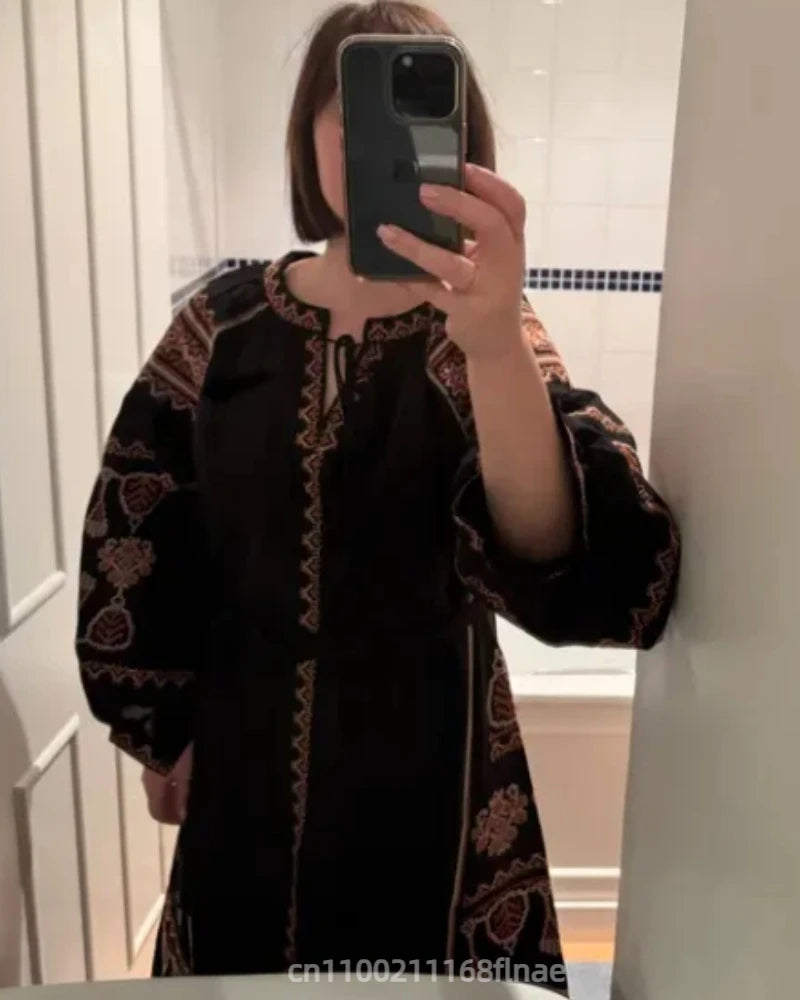 European Retro Ethnic Style Dress for Women in Spring and Autumn, Embroidered Lace Up Lantern Sleeves, Waist Cinching Long Skirt