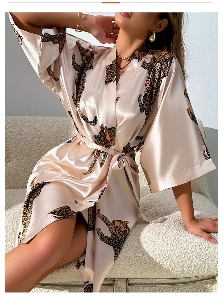 Robe kimono femme satinée – Col V et ceinture