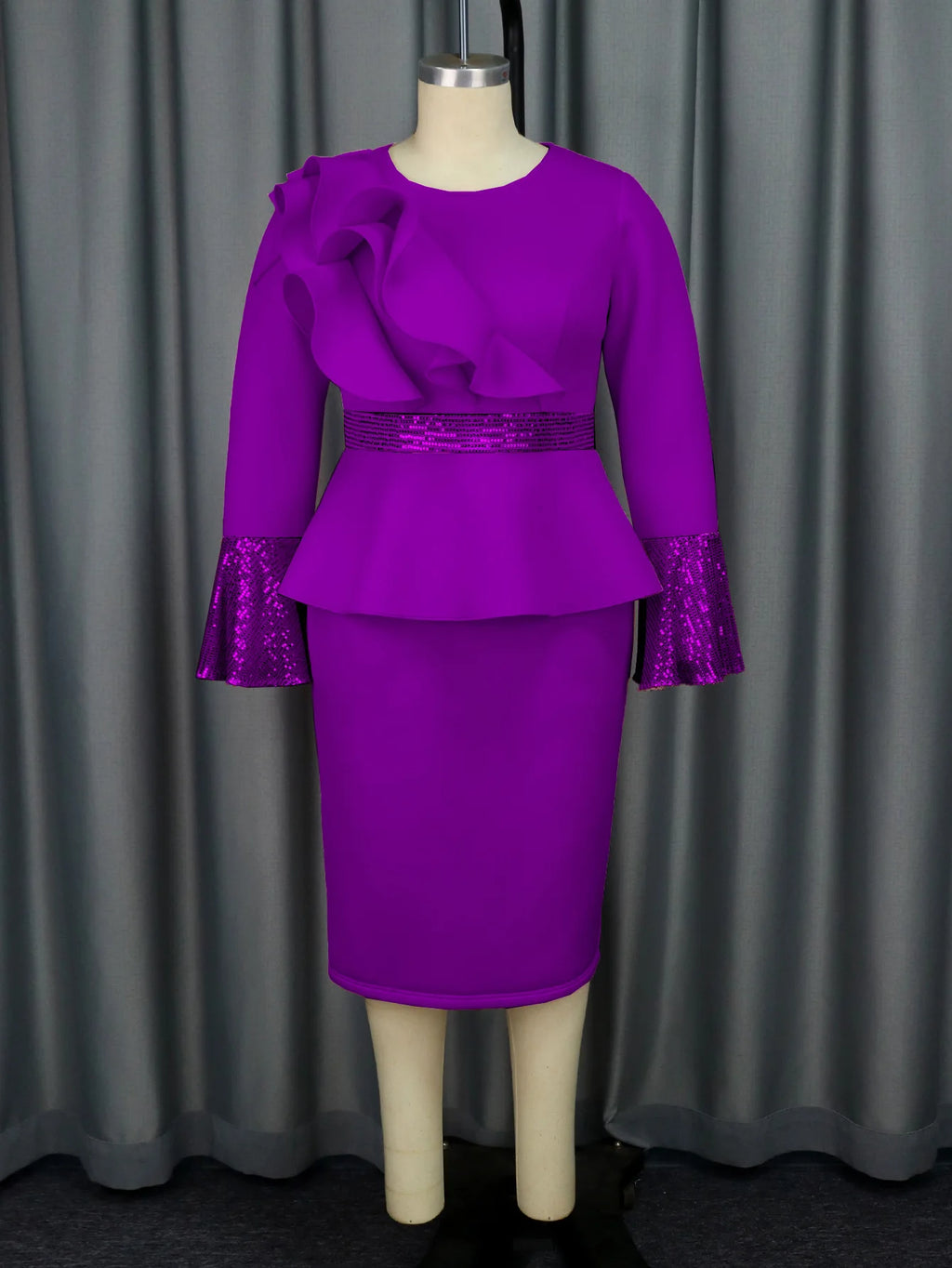 Robe femme à volants – Coupe fourreau et manches longues