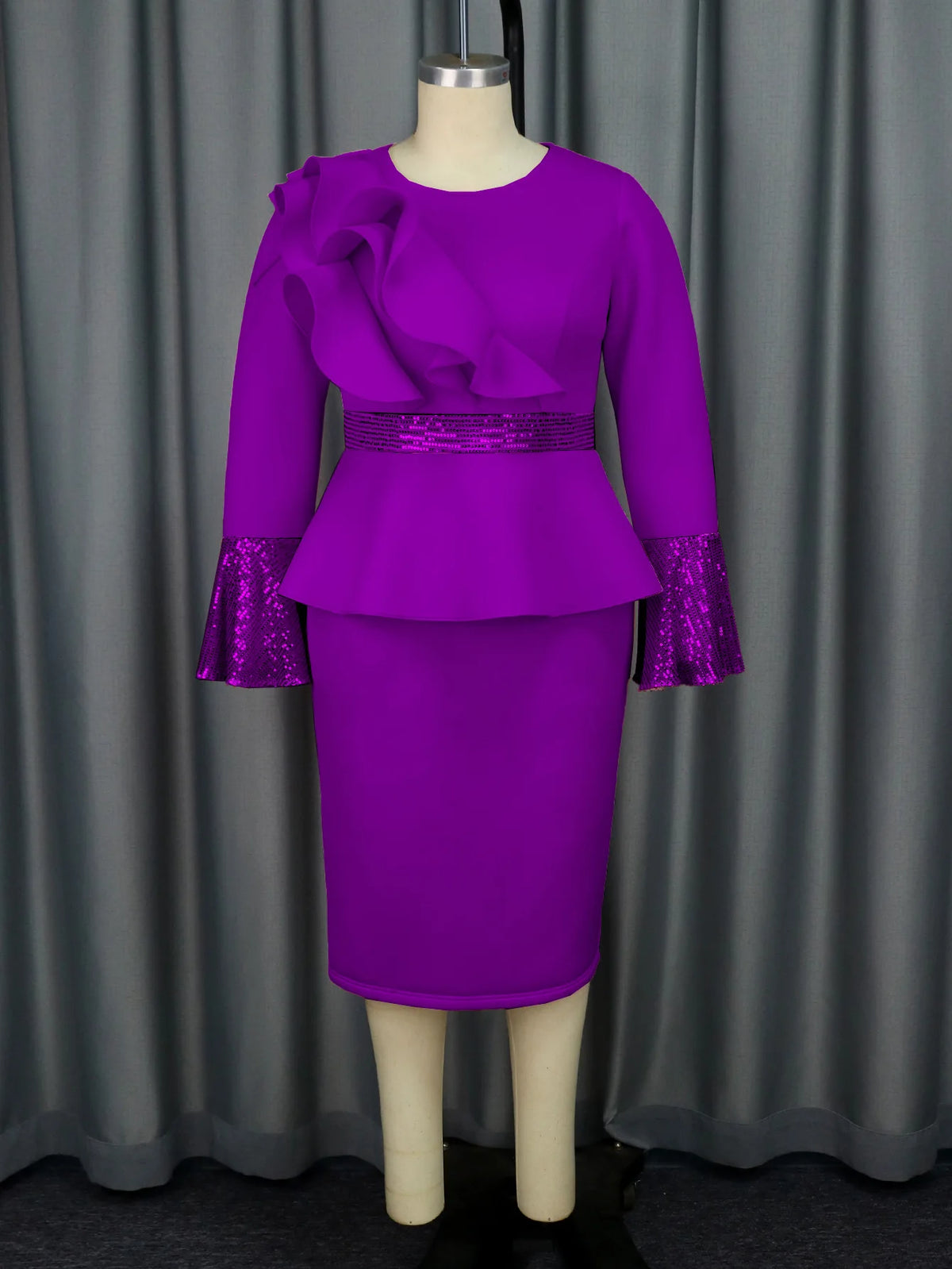 Robe femme à volants – Coupe fourreau et manches longues