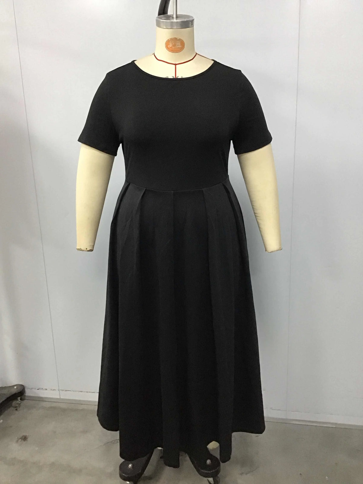 Women Plus Size Black Dress Short Sleeve Summer Casual Pleated A-Line Basic Long Dress Round Neck Fashion Evening Party Dresses