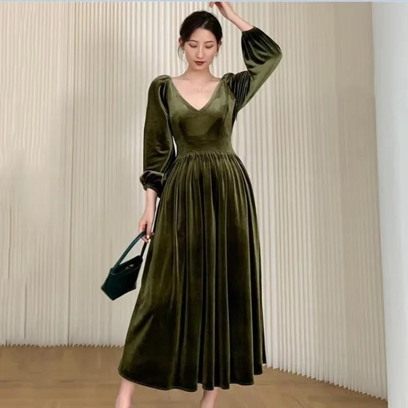 2026 Winter women Elegant luxury gold velvet dress sexy V-neck palace vintage Velour party dress vestidos elegantes para mujer