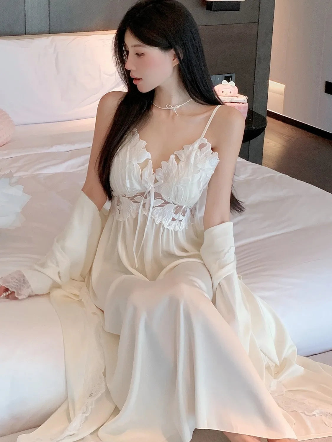 Tenue de nuit femme satinée – Nuisette ou ensemble robe