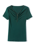 T-shirt femme col V – Manches courtes et coupe ajustée