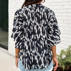 Blouse femme imprimée – Col V et détails boutonnés