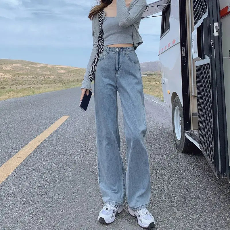 Women's vintage wide-leg jeans, loose straight cut, high-waisted, slimming, petite-friendly, with a drapey, floor-length design