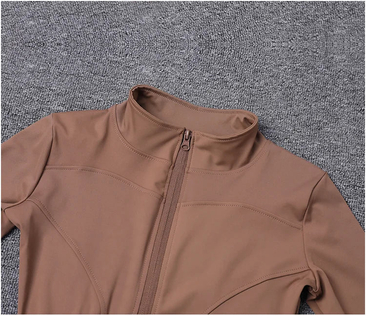 Veste zippée femme – Col montant et coupe ajustée