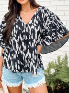 Blouse femme imprimée – Col V et détails boutonnés