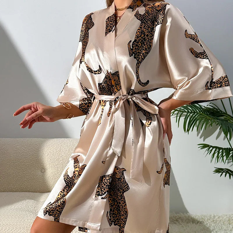 Robe kimono femme satinée – Col V et ceinture