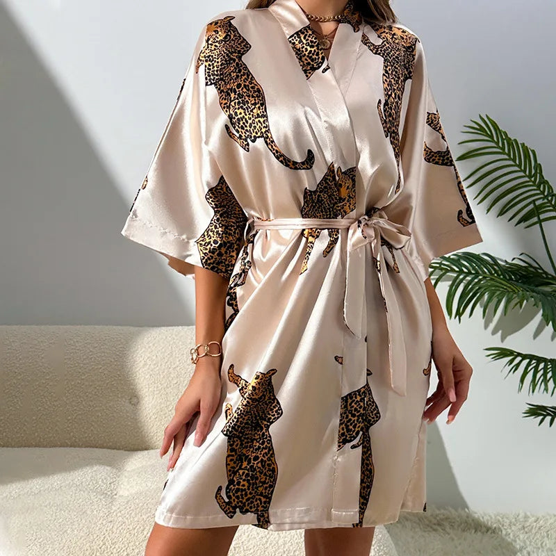 Robe kimono femme satinée – Col V et ceinture