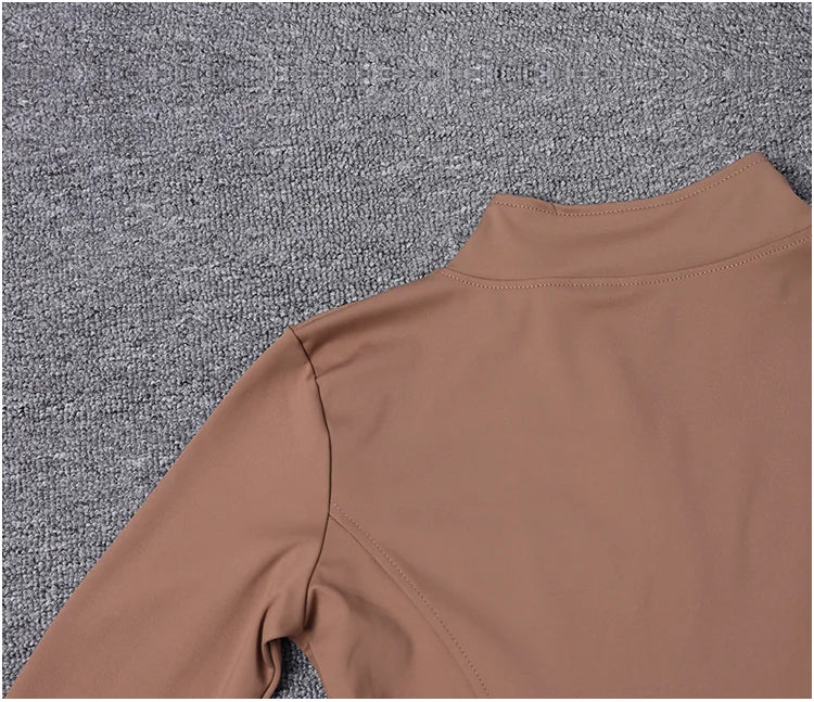 Veste zippée femme – Col montant et coupe ajustée