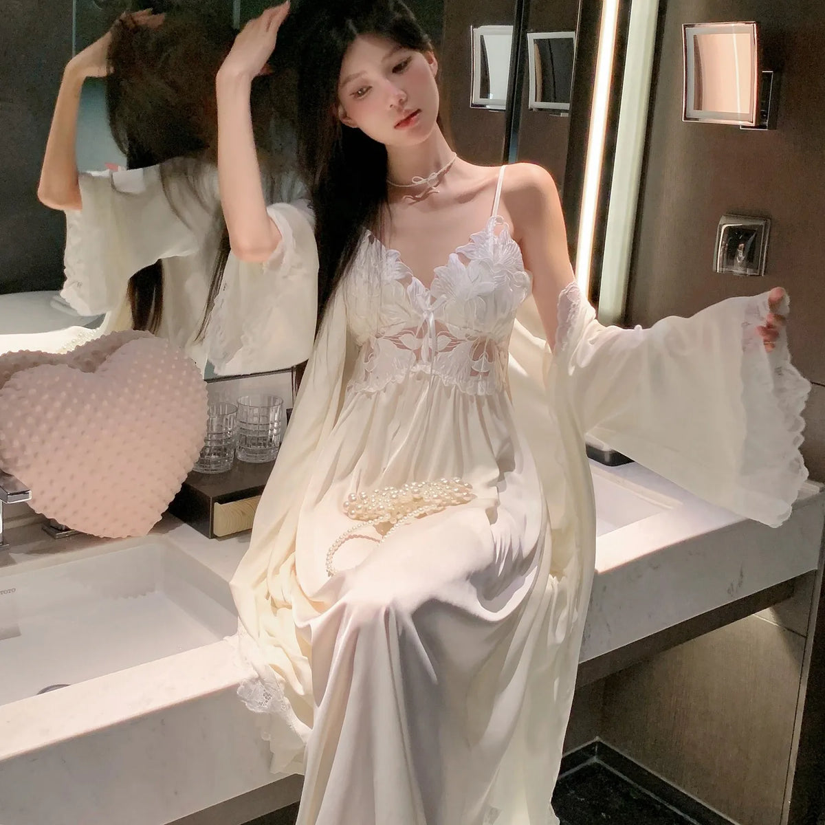 Tenue de nuit femme satinée – Nuisette ou ensemble robe