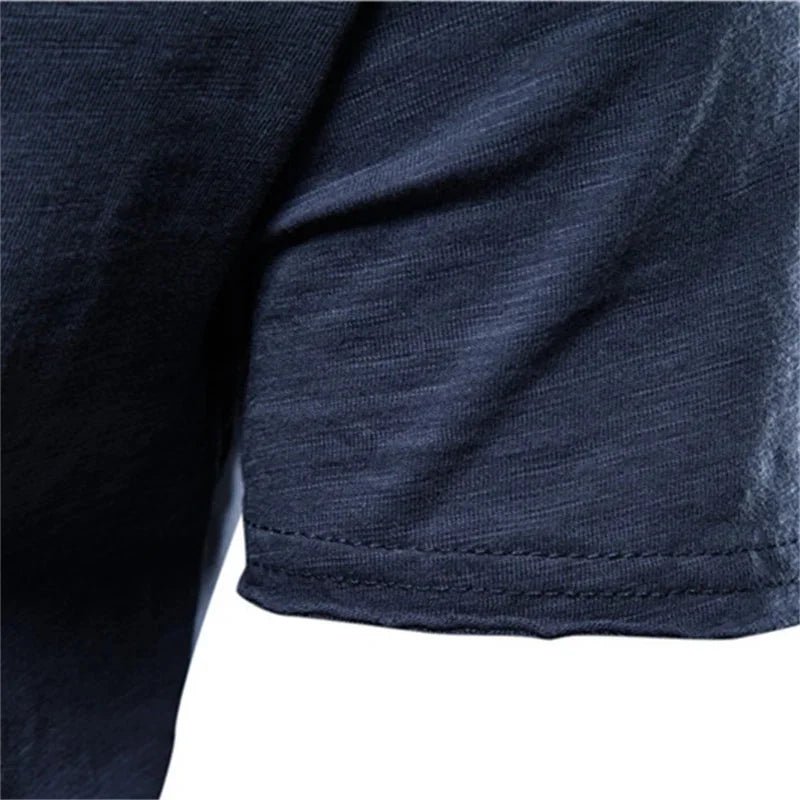 T-shirt homme en coton – Col V slim casual - Astra Wear astrawear.ca