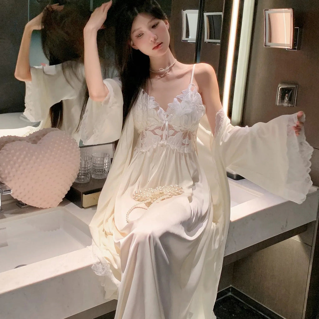 Tenue de nuit femme satinée – Nuisette ou ensemble robe - Astra Wear astrawear.ca